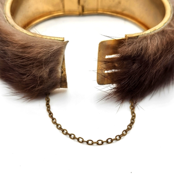 VINTAGE Genuine Mink Fur Bangle Bracelet & Hoop Earrings Set Safety Chain - Picture 5 of 7